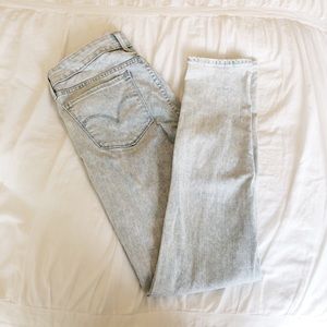 Light wash skinny jeans